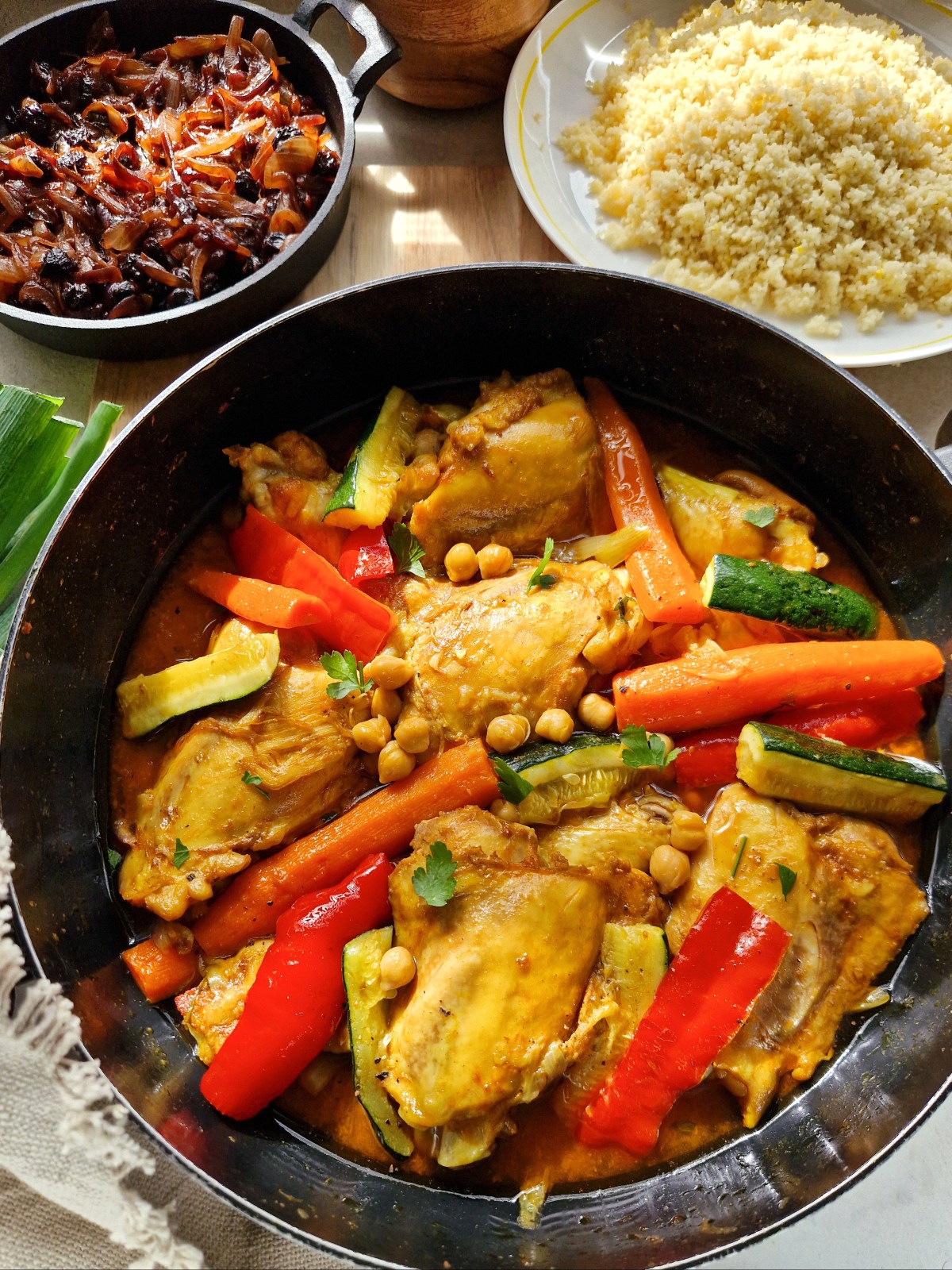 Couscous met kip en gekarameliseerde uien &&nbsp;rozijnen