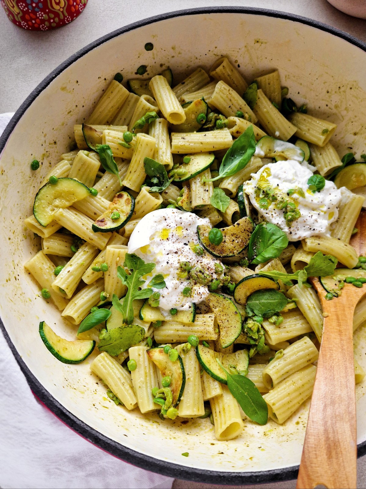 Pasta met citroen en&nbsp;doperwtenpesto